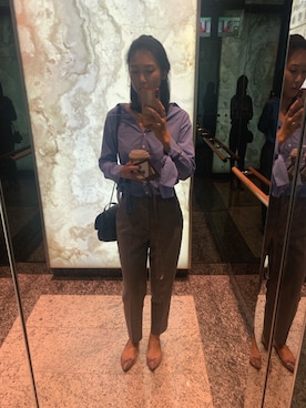 「CLUB MONACO（クラブモナコ）のアイテム（シャツ/ブラウス、ブルー系）」を使った、Sharon Zhangさん（レディース）の夏コーディネート