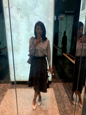 「CHANEL（シャネル）のアイテム（シューズ、ホワイト系）」を使った、Sharon Zhangさん（レディース）の秋コーディネート