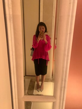 「FENDI（フェンディ）のアイテム（ショルダーバッグ、ブルー系）」を使った、Sharon Zhangさん（レディース）の秋コーディネート