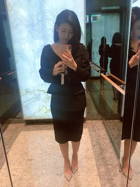 「TORY BURCH（トリーバーチ）のアイテム（シューズ、グレー系）」を使った、Sharon Zhangさん（レディース）の秋コーディネート