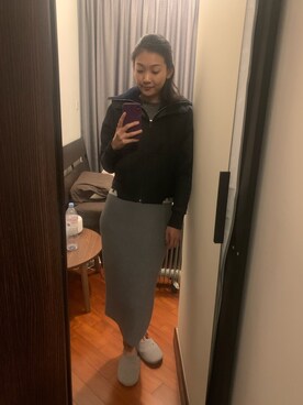 「ZARA（ザラ）のアイテム（ベスト、ブルー系）」を使った、Sharon Zhangさん（レディース）の冬コーディネート
