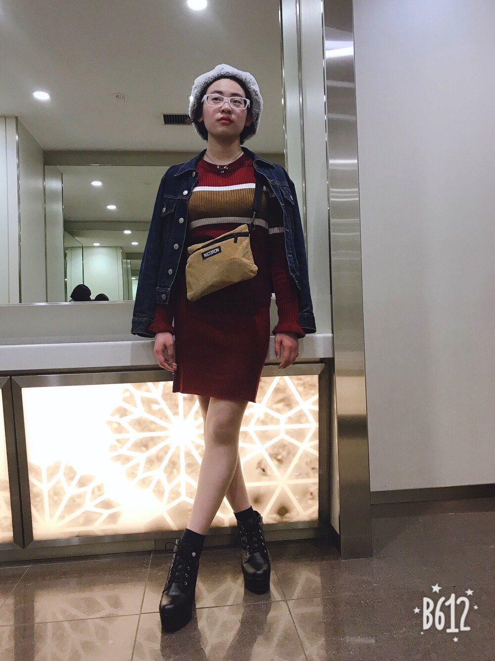 「大学生っぽ、派手色なし！、白めがね、あはねすたいる」｜「ABC-MARTのアイテム（ブーツ、ブラック系）」を使った、朱羽さん（レディース・153cm）の春コーディネートの1枚目の写真