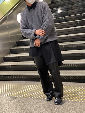 「YOKE（ヨーク）のアイテム（ニット/セーター、グレー系）」を使った、hayate178wearさん（メンズ・177cm）の冬コーディネート