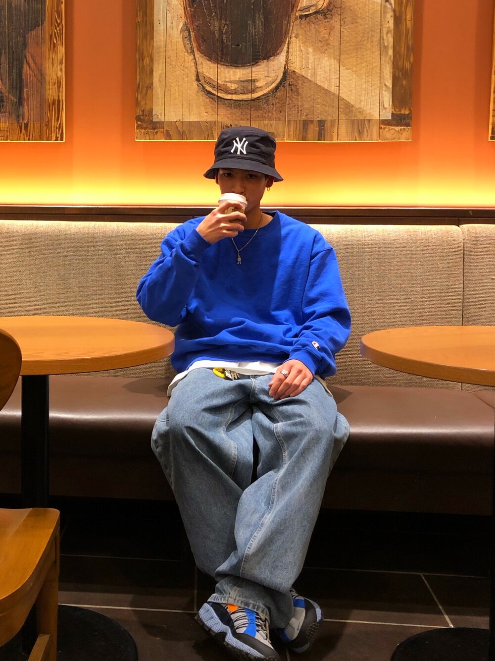 「シンプルコーデ、ビッグシルエット、スニーカーコーデ、古着MIX、デニムパンツ、デニム、お洒落さんとつながりたい、90'sスタイル、古着、HIPHOP」｜「Championのアイテム（スウェット、ブルー系）」を使った、Yorkieさん（メンズ・170cm）の春コーディネートの1枚目の写真