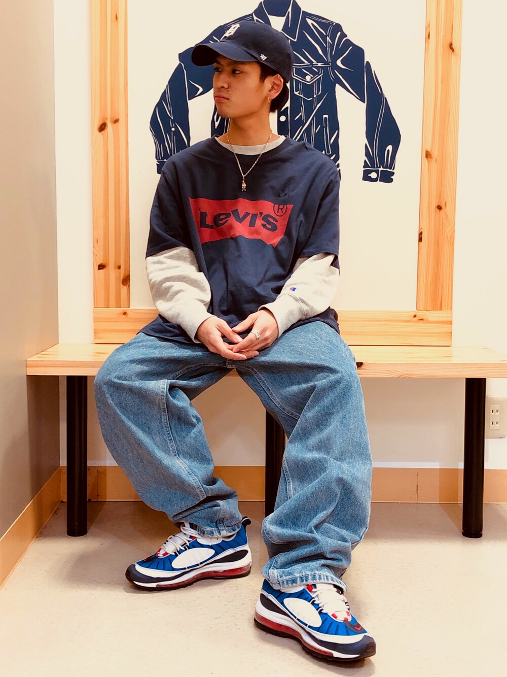 「HIPHOP、90'sスタイル、ootd、Levis、silver tab、古着、ルーズシルエット、オーバーサイズ」｜「Levi'sの【LEVI's】バッドウイングＴシャツ（Tシャツ/カットソー、ブルー系）」を使った、Yorkieさん（メンズ・170cm）の春コーディネートの1枚目の写真