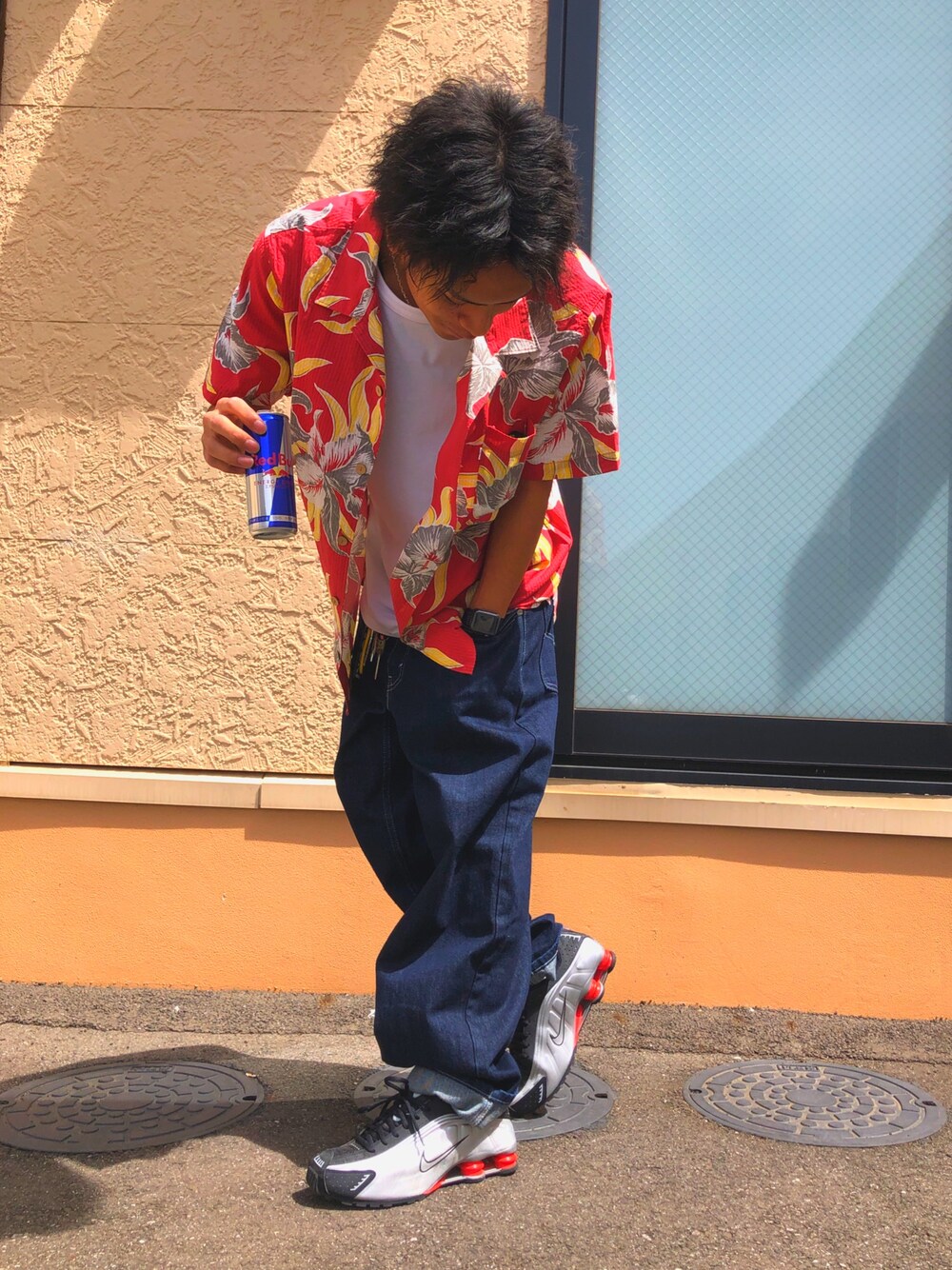 「春、オーバーサイズ、オトナカジュアル、スニーカー、デニム、ootd、90'sスタイル、ビッグシルエット、NIKE、silver tab」｜「Levi'sのアイテム（シャツ/ブラウス、レッド系）」を使った、Yorkieさん（メンズ・170cm）の春コーディネートの1枚目の写真