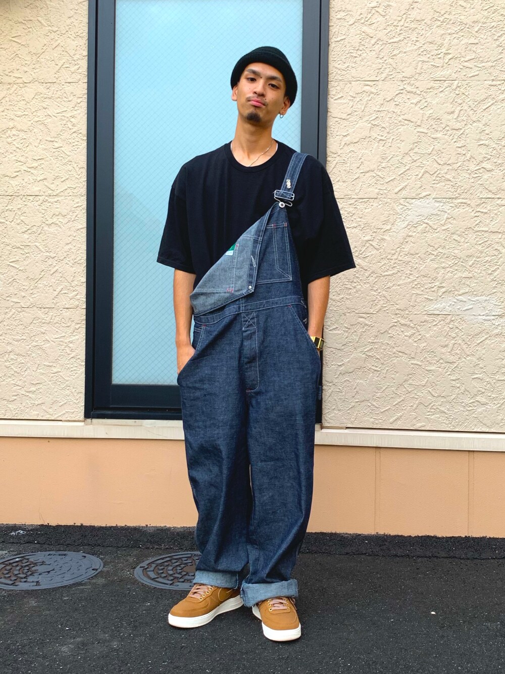 「オーバーサイズ、オーバーオール、Levis、夏、スニーカーコーデ、古着、ユニクロ、90'sスタイル、古着MIX、いいね、save、フォローお願いします🤑」｜「Levi'sのアイテム（サロペット/オーバーオール、ブルー系）」を使った、Yorkieさん（メンズ・172cm）の夏コーディネートの1枚目の写真