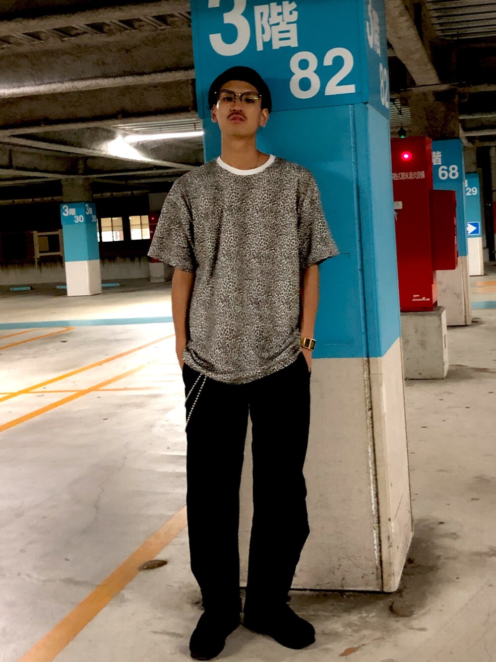 「夏コーデ、カジュアル、supreme、Levis、モノトーンコーデ、休日スタイル、ストリートMIX、Tシャツ、ラフ、ゆるコーデ」｜「Supreme のアイテム（Tシャツ/カットソー、その他）」を使った、Yorkieさん（メンズ・172cm）の夏コーディネートの1枚目の写真