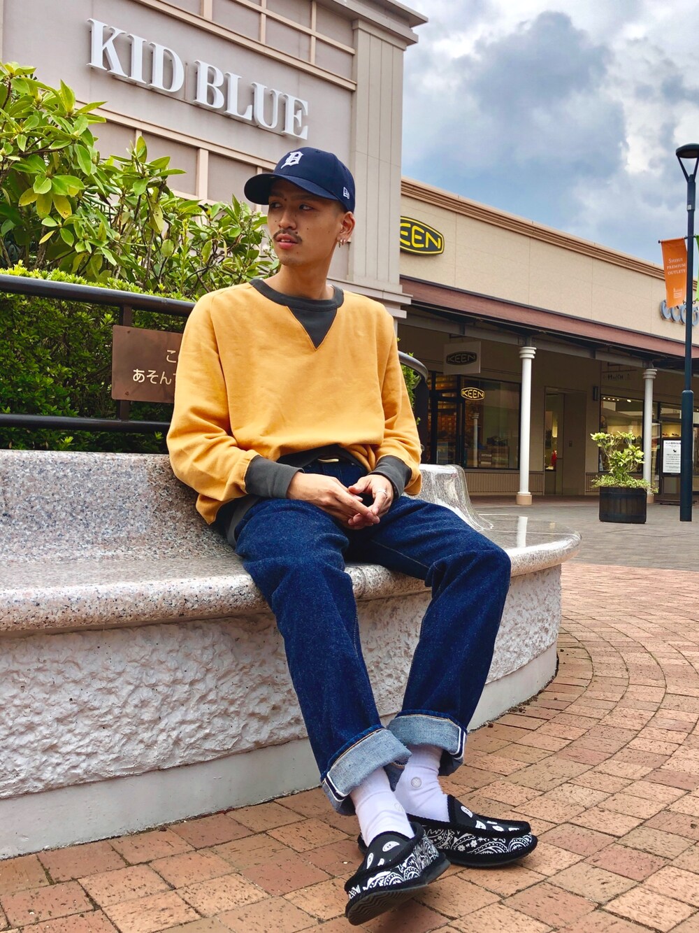 「秋コーデ、シンプル、オトナカジュアル、スウェット、デニム、Levi's、vintage、休日スタイル、古着、カジュアル」｜「Levi'sのアイテム（デニムパンツ、ブルー系）」を使った、Yorkieさん（メンズ・172cm）の秋コーディネートの1枚目の写真