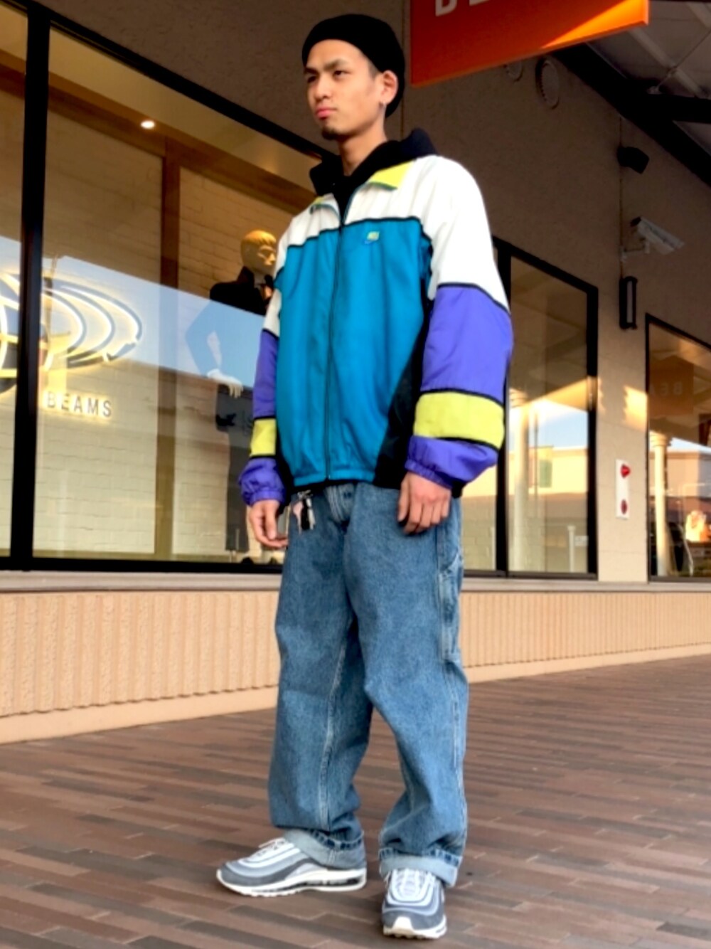 「ストリートMIX、古着、古着MIX、スポーツミックス、お洒落さんとつながりたい、NIKE、Levis、ストリート、ビックシルエット、ニット帽」｜「Levi'sのアイテム（デニムパンツ、ブルー系）」を使った、Yorkieさん（メンズ・173cm）の秋コーディネートの1枚目の写真