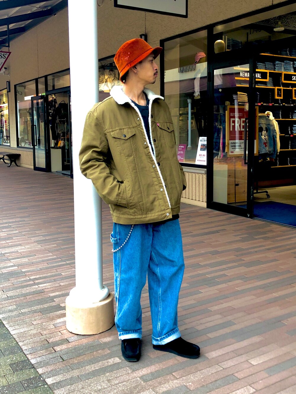 「秋冬、大人コーデ、ビックシルエット、秋色、秋のコーデ、カジュアル、Levi's、ootd、ボア、ラフ」｜「Levi'sのLevi's：TYPE３　SHERPA　TRUCKER　CORD（ブルゾン、ベージュ系）」を使った、Yorkieさん（メンズ・173cm）の秋コーディネートの1枚目の写真