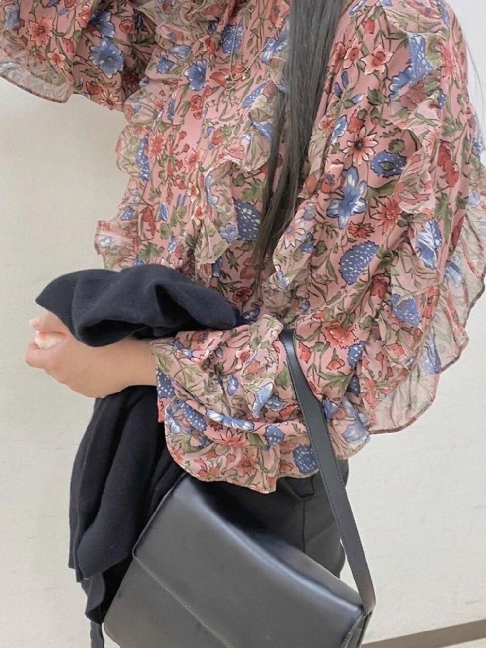 「韓国、STYLENANDA、Gogosing、花柄」｜「STYLENANDAのアイテム（シャツ/ブラウス、ピンク系）」を使った、ﾏ さん（レディース・165cm）の秋コーディネートの1枚目の写真