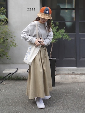 「Levi's（リーバイス）のアイテム（宽边帽、オレンジ系）」を使った、ようさん（レディース・158cm）の秋コーディネート