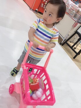 「お買い物」｜「アイテム（サンダル）」を使った、音葉OTOHAさん（キッズ・80cm）の春コーディネート