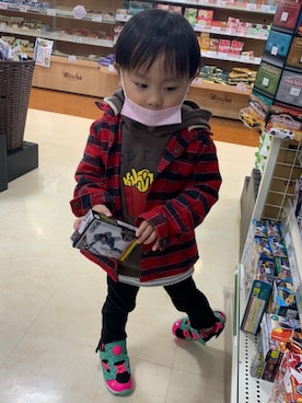 「いいね、save、フォローお願いします🤑」｜音葉OTOHAさん（キッズ・90cm）の春コーディネート