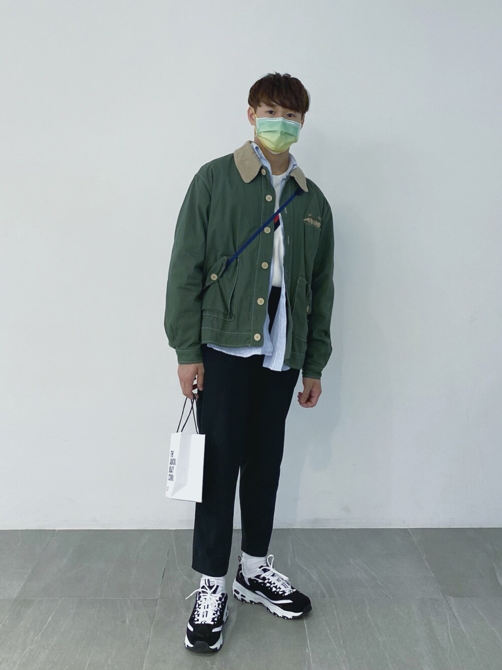 「ootd」｜「GUのアイテム（その他アウター、ホワイト系）」を使った、haybrianlai_さん（メンズ・165cm）の春コーディネートの1枚目の写真
