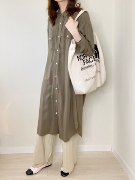 「スリットパンツ」｜「アイテム（シャツワンピース）」を使った、ももたさん（レディース・170cm）の春コーディネート