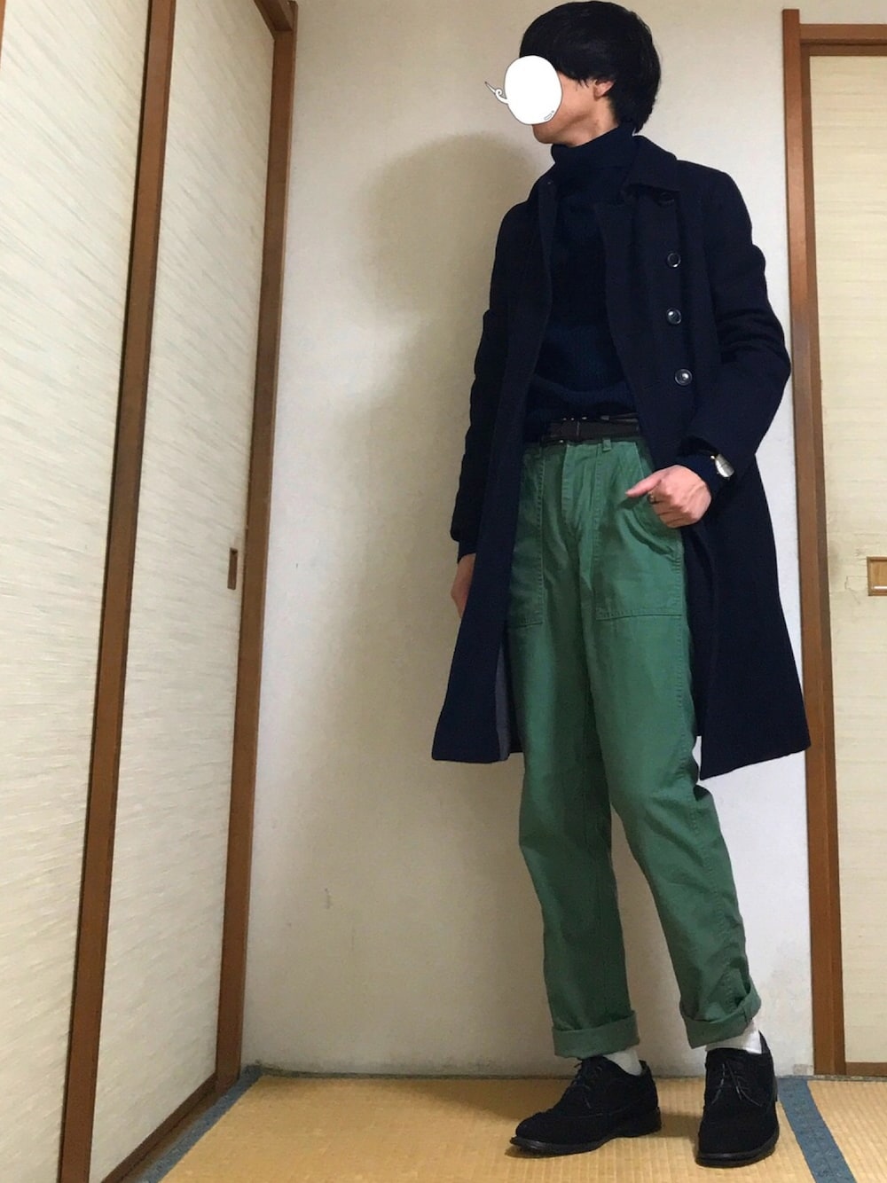 「冬、GU、キレイめ、革靴、大学生、タートルネック、古着、タックイン、ミリタリー、ネイビー」｜「古着のアイテム（チェスターコート、ブルー系）」を使った、tebaさん（メンズ・166cm）の冬コーディネートの1枚目の写真