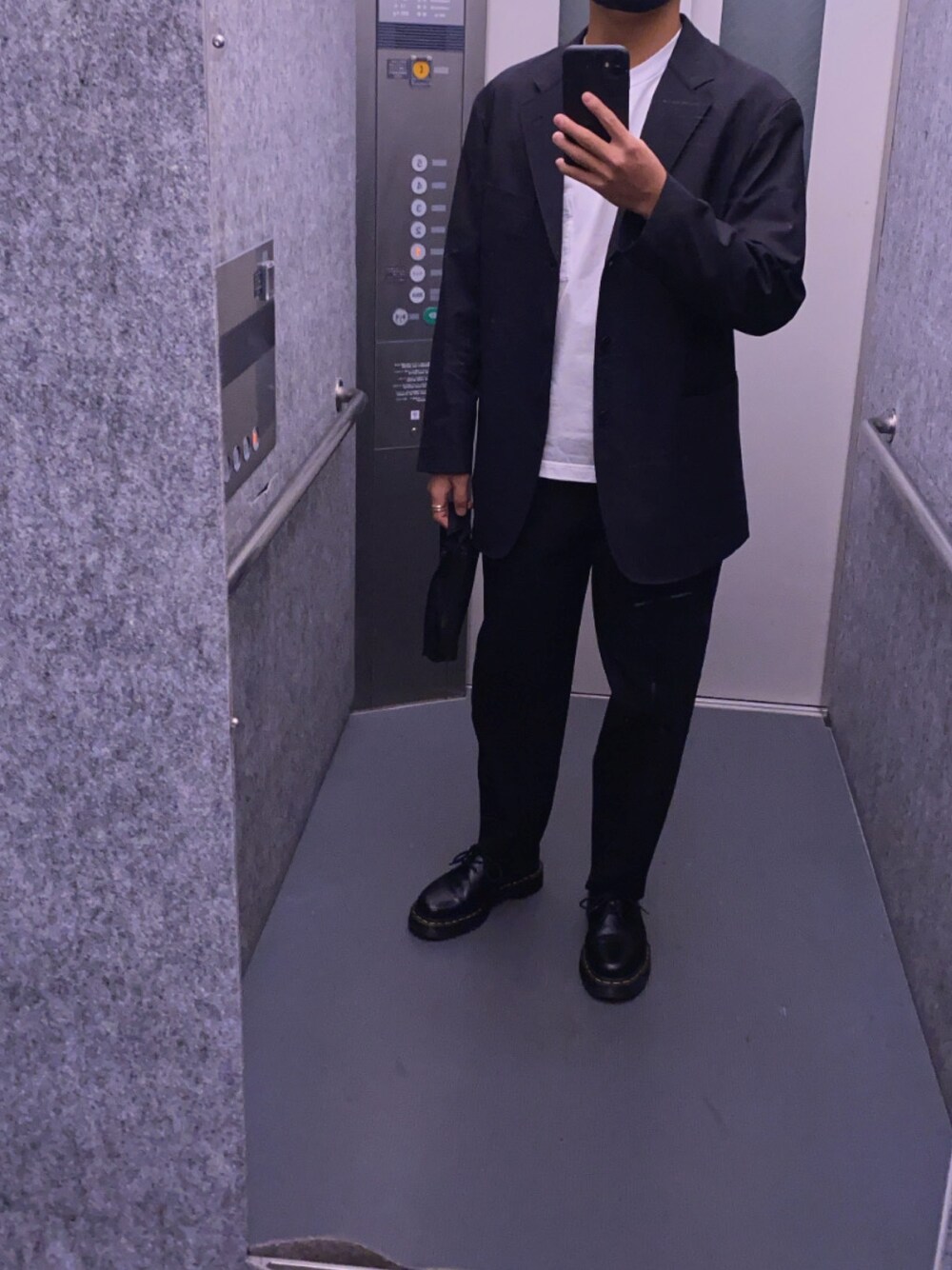 「UNIQLOのアイテム（スラックス、ブラック系）」を使った、ryunodayoさん（メンズ・167cm）の春コーディネートの1枚目の写真