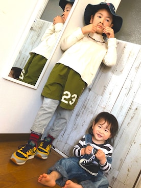 「DENIM DUNGAREE（デニムダンガリー）のアイテム（オールインワン・サロペット）」を使った、miitanさん（キッズ・120cm）の春コーディネート