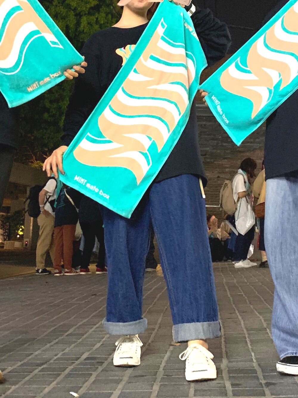 「ライブコーデ、カジュアルコーデ、スニーカー」｜「MINTmateboxのアイテム（トップス、ブラック系）」を使った、ぴよさん（レディース・155cm）の春コーディネートの1枚目の写真