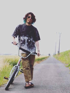 「FREEWHEELERS（フリーホイーラーズ）のアイテム（チノパンツ）」を使った、小手田 晃一さん（メンズ・172cm）の夏コーディネート