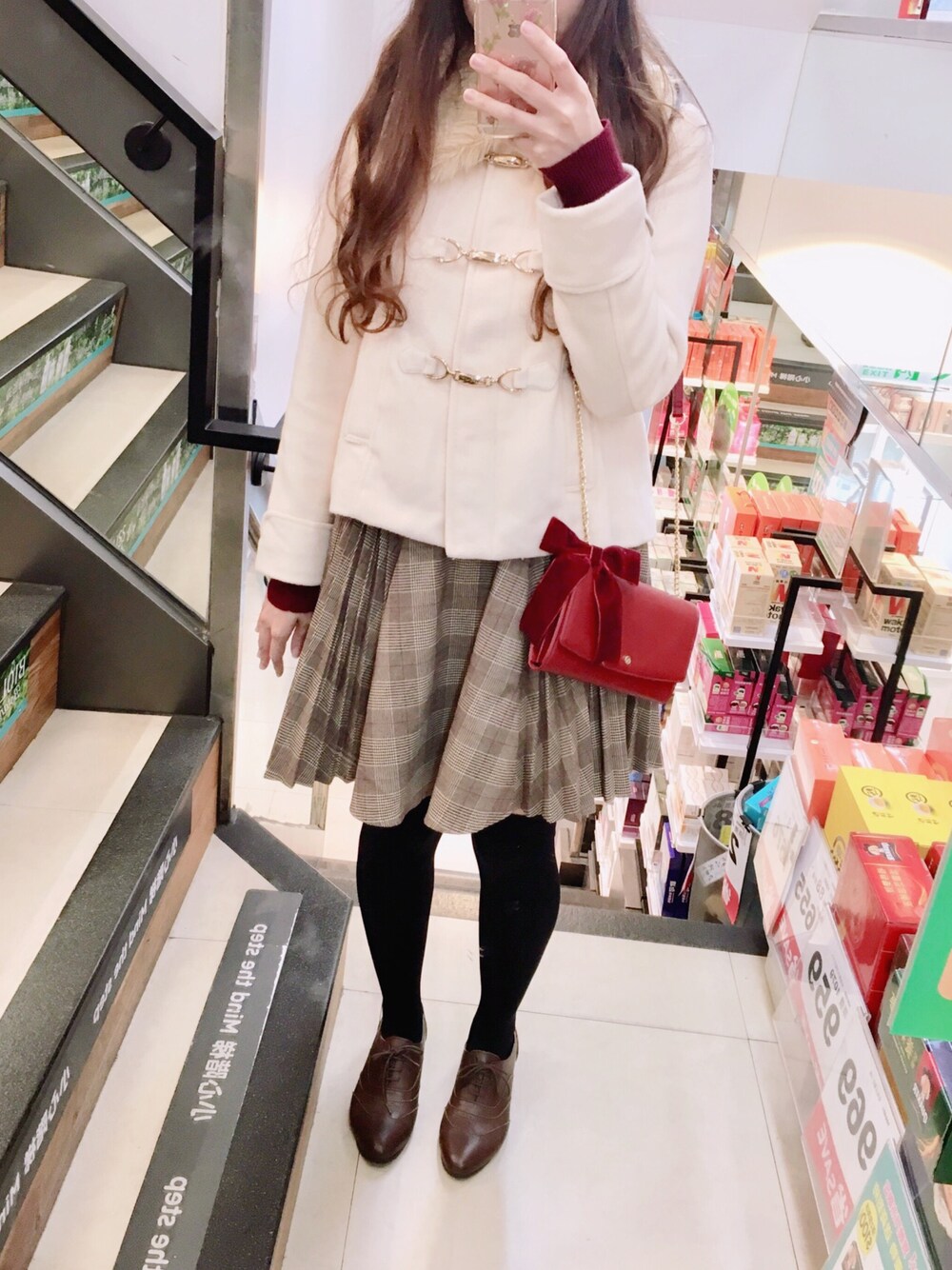 「LIZ LISAのアイテム（スカート、ブラウン系）」を使った、六さん（レディース・165cm）の冬コーディネートの1枚目の写真