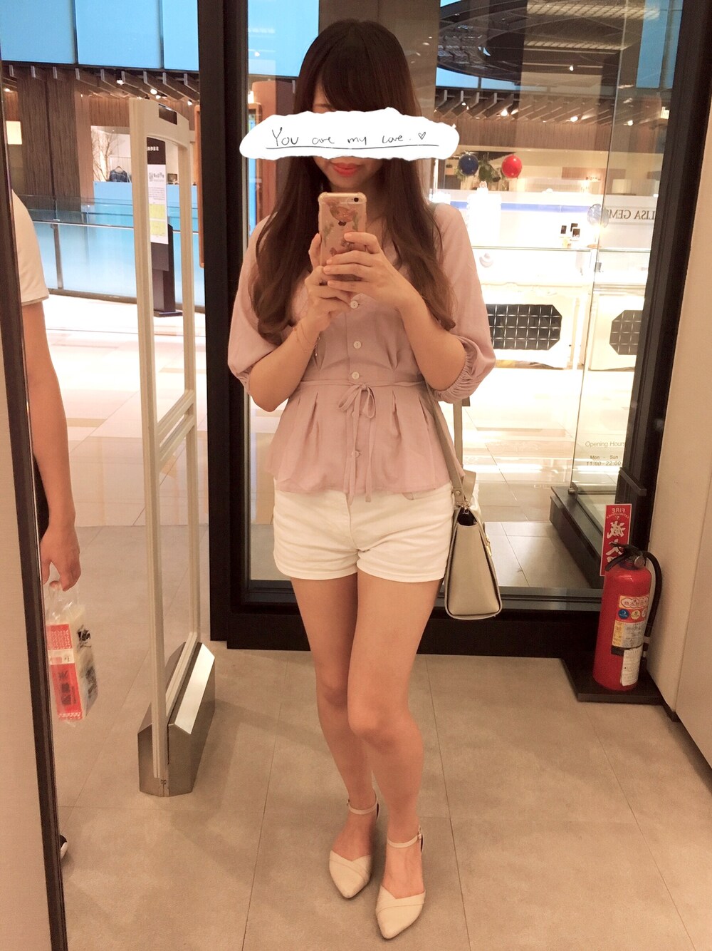 「NETのアイテム（シャツ/ブラウス、パープル系）」を使った、六さん（レディース・165cm）の夏コーディネートの1枚目の写真