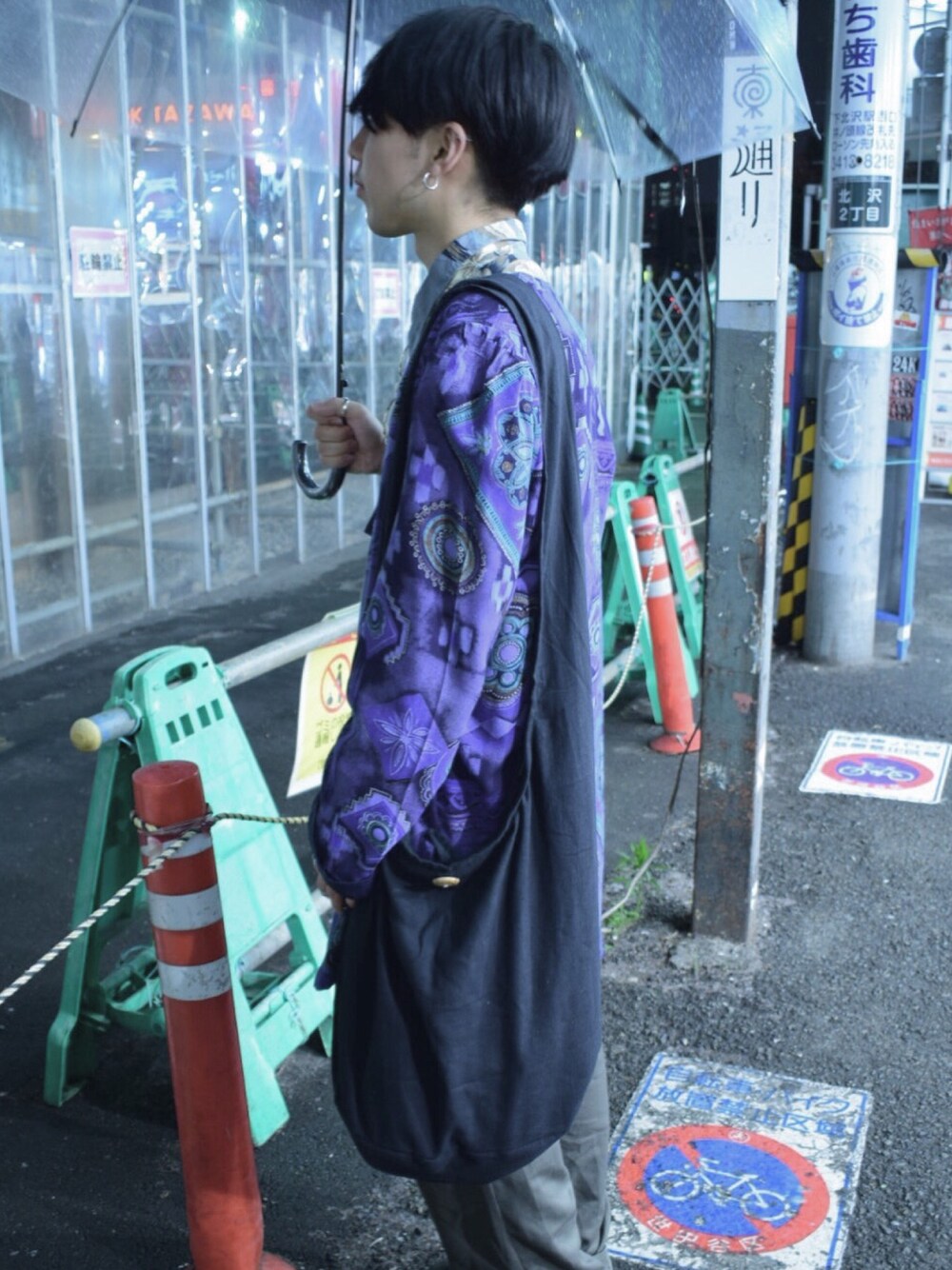 「下北沢、シャツスタイル、柄シャツ、総柄トップス、寒色系、古着、used、お洒落さんとつながりたい、全身下北沢」｜「usedのアイテム（シャツ/ブラウス、ブルー系）」を使った、ぜろさん（メンズ・165cm）の春コーディネートの1枚目の写真