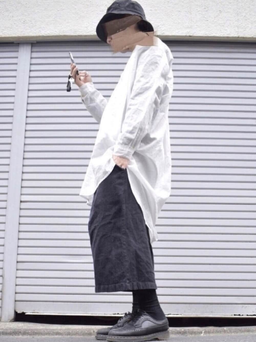 「男性がレディースを着てみた、シンプルコーデ、ゆったりコーデ、ビックシルエット、お洒落さんとつながりたい、白シャツ、白、ストリート、モノトーン、肌ウーノ」｜「Instagramのアイテム（その他、その他）」を使った、ぜろさん（メンズ・165cm）の春コーディネートの1枚目の写真