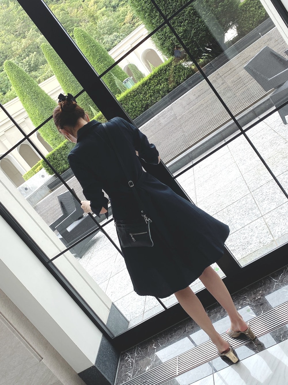 「girl、エクシブ有馬離宮、dress、後ろ姿、コロナに負けない、マスク、ワンピース、マリリンモンロー」｜「Marthaのアイテム（ワンピース/ドレス、ブルー系）」を使った、 malrangさん（レディース・165cm）の秋コーディネートの1枚目の写真