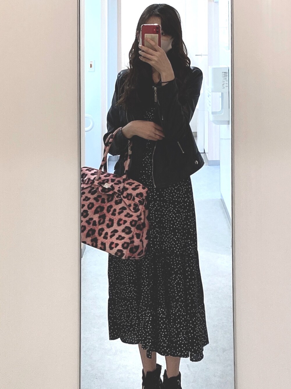 「savemybag、ワンピース、革ジャン、秋のコーデ、ひょう柄、ピンク、黒、ドット、トイレから失礼しやす」｜「記憶なしのアイテム（ジャケット/アウター、ブラック系）」を使った、 malrangさん（レディース・165cm）の秋コーディネートの1枚目の写真