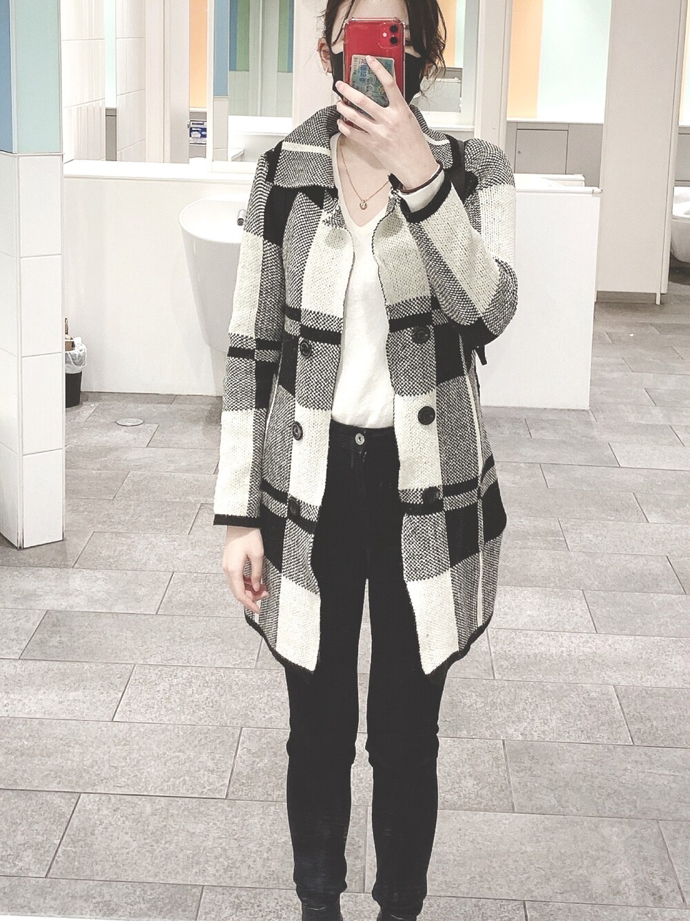 「黒、白、GU、ZARA、ユニクロ、コート」｜「GUのアイテム（パンツ、ブラック系）」を使った、 malrangさん（レディース・165cm）の秋コーディネートの1枚目の写真