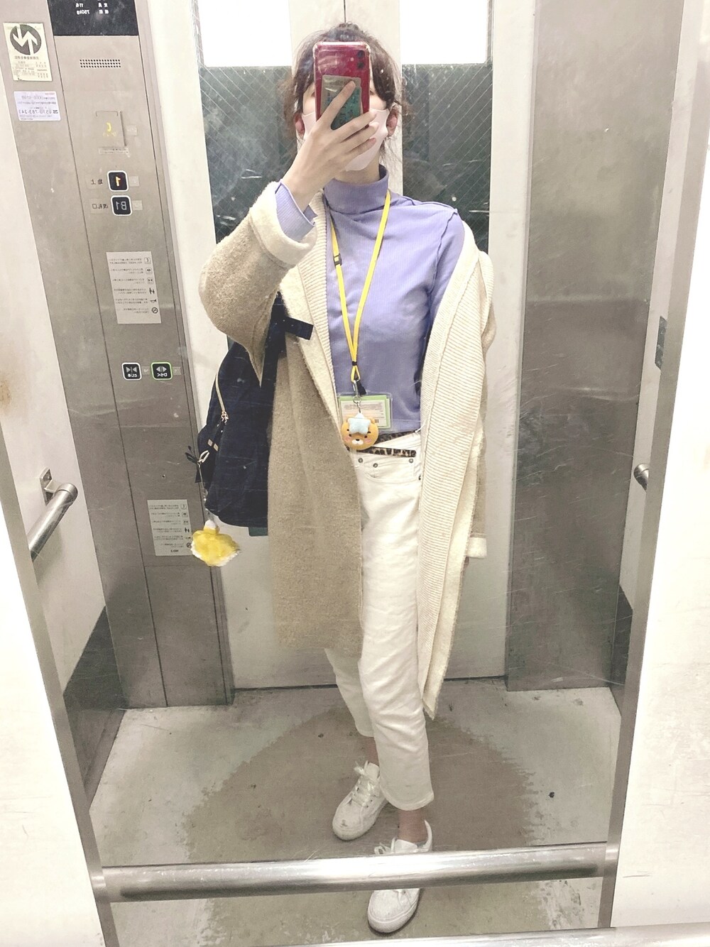 「girl、パープル、ニットコート、白パンツ、実は、ヒョウ柄のベルトです、GU、エレベーターの鏡いつもありがとう、タートルネック、お団子からもしゃ毛が…」｜「GUのアイテム（トップス、パープル系）」を使った、 malrangさん（レディース・165cm）の秋コーディネートの1枚目の写真