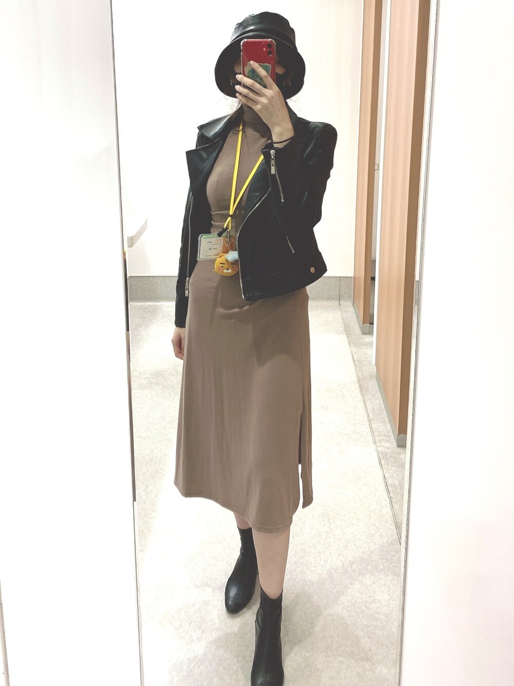 「girl、レザージャケット、ZARA、ワンピース、バケットハット、黒、ブラウン、半袖、トイレから失礼しやす」｜「3coinsのアイテム（帽子、ブラック系）」を使った、 malrangさん（レディース・165cm）の秋コーディネートの1枚目の写真