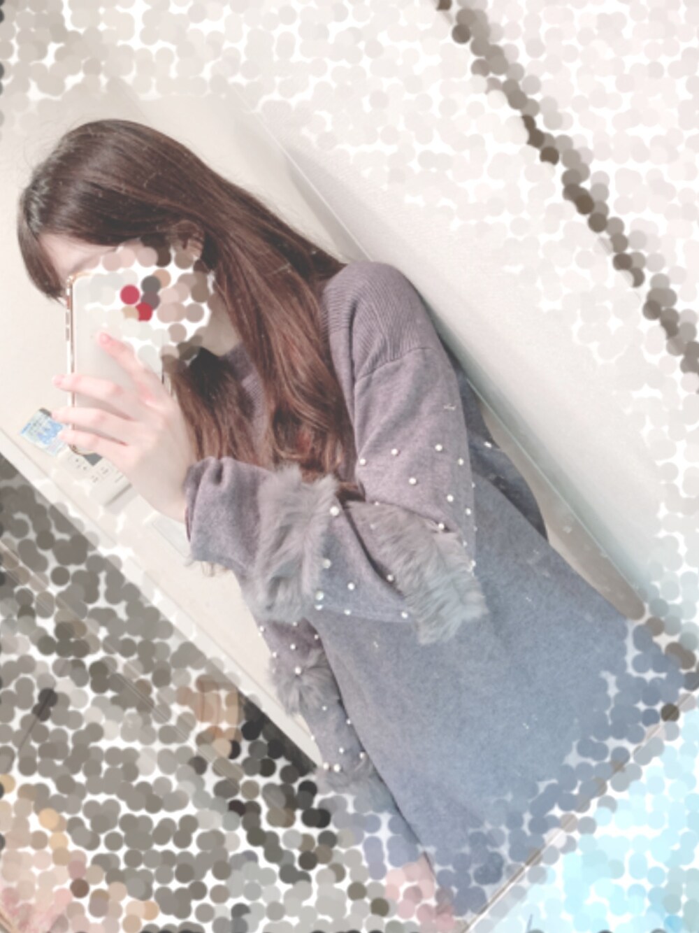 「girl、ファー、パール、ワンピース、グレー、鏡撮り、コート、ロングブーツ」｜「NETのアイテム（ワンピース/ドレス、グレー系）」を使った、 malrangさん（レディース・165cm）の冬コーディネートの1枚目の写真