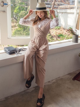 「アイテム（つなぎ/オールインワン、ベージュ系）」を使った、chlodmanonさん（レディース・164cm）の春コーディネート