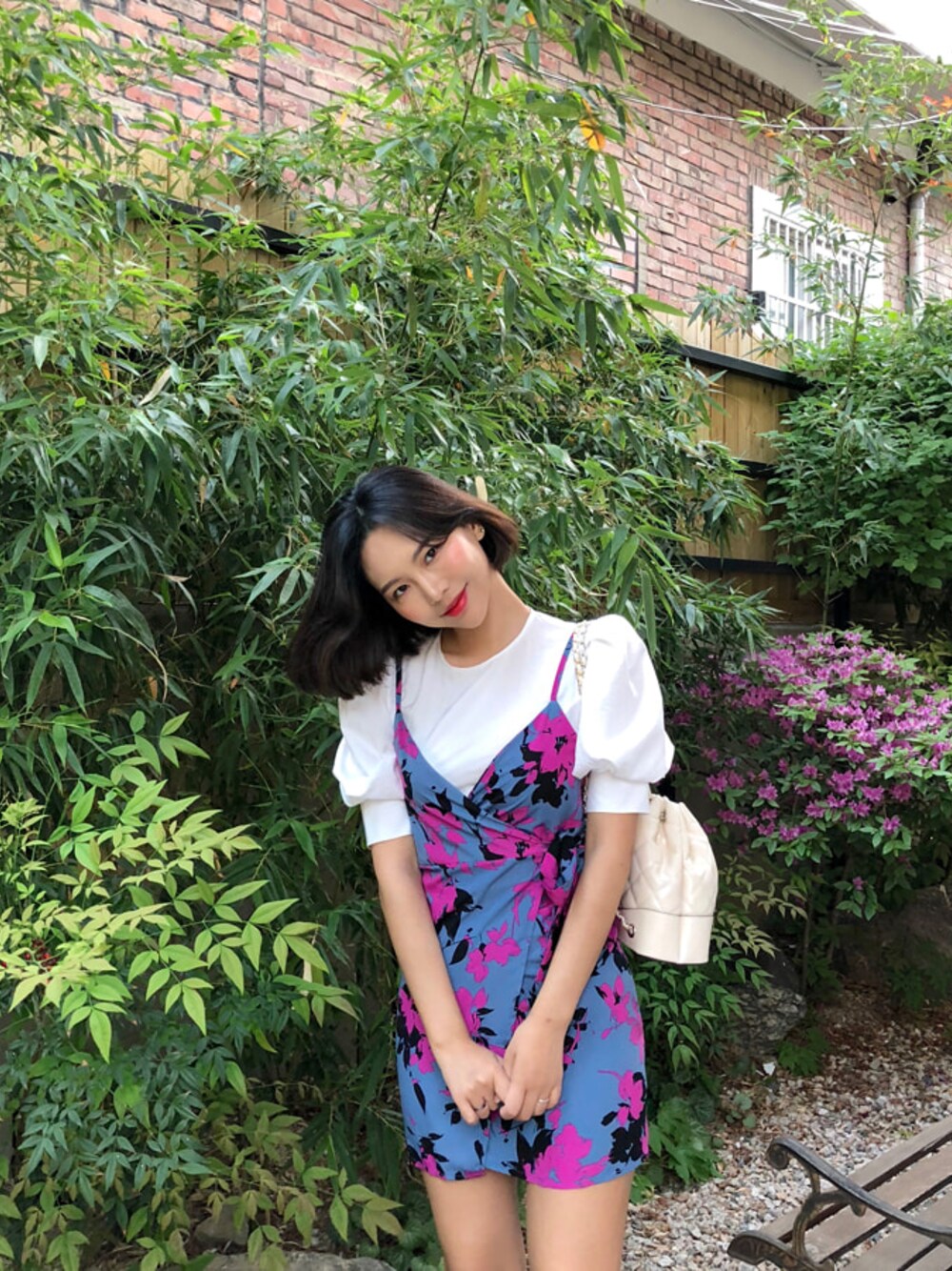 「レイヤードスタイル、プチプラ、フラワープリント、ootd、パフスリーブ、オルチャンファッション、韓国ファッション、ラップワンピース、おしゃれさんと繋がりたい、クロードマノン」｜「ピュアパフスリーブブラウス（シャツ/ブラウス、ホワイト系）」を使った、chlodmanonさん（レディース・168cm）の春コーディネートの1枚目の写真