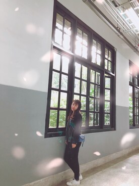 「ZARA（ザラ）のアイテム（Shirts、グレー系）」を使った、大瑶NIUNIUさん（レディース）の冬コーディネート