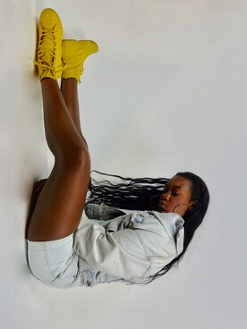 「kicks」｜「アイテム（デニムジャケット）」を使った、naeemah さん（レディース・173cm）の秋コーディネート