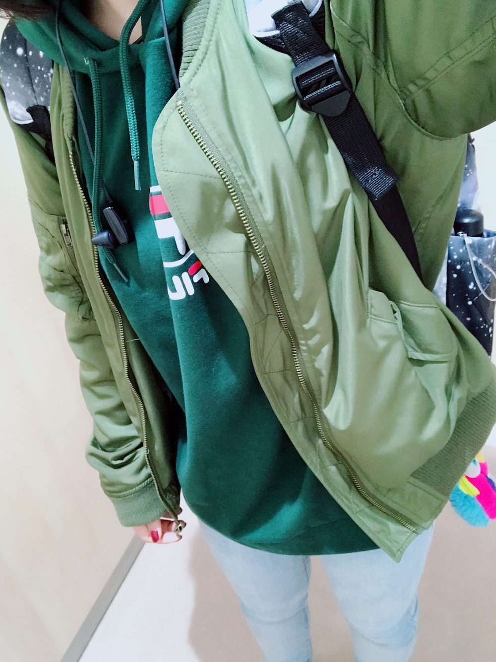 「FILAの【FILA】ビッグシルエットロゴ入りポンチパーカー  別注（パーカー、グリーン系）」を使った、リサさん（レディース・150cm）の春コーディネートの1枚目の写真