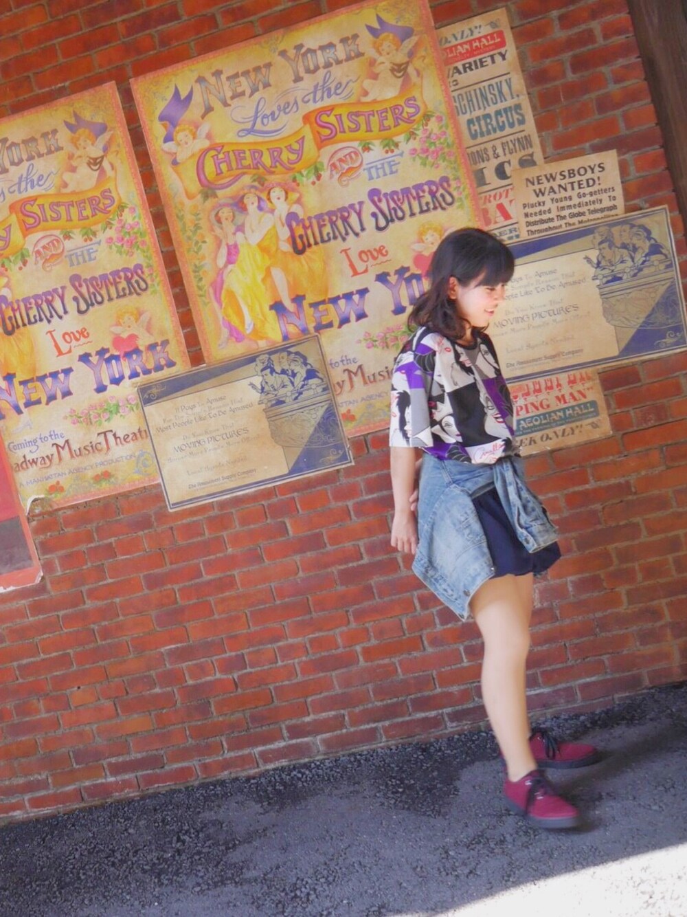 「夏コーデ、シンプル、Tシャツ、ディズニーコーデ、ディズニー」｜「Disneyのアイテム（Tシャツ/カットソー、パープル系）」を使った、リサさん（レディース・150cm）の春コーディネートの1枚目の写真
