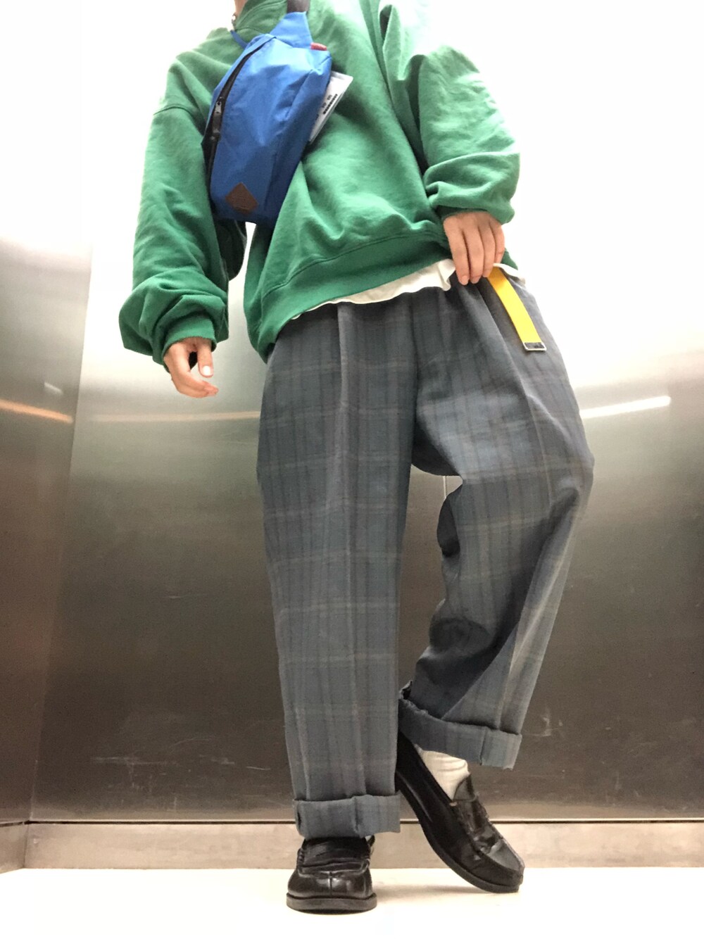 「ビッグシルエット、古着、used、Champion」｜「usedのアイテム（スラックス、グレー系）」を使った、しょさん（メンズ・169cm）の秋コーディネートの1枚目の写真