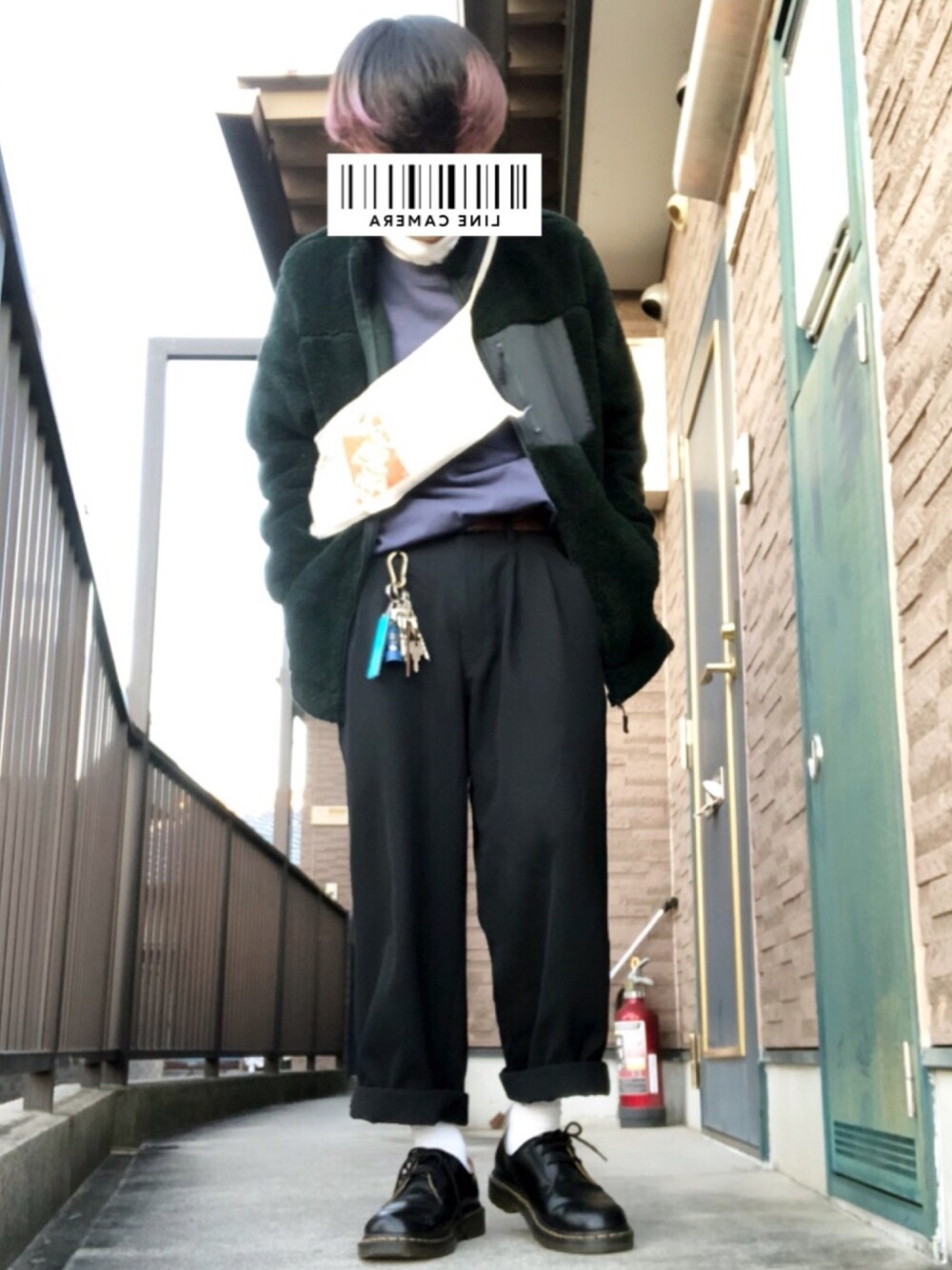 「冬、休日スタイル、古着、古着MIX、シンプルコーデ、カジュアル、ビッグシルエット、スラックス、Dr.Martens、GU」｜「no brandのアイテム（スラックス、ブラック系）」を使った、しょさん（メンズ・169cm）の冬コーディネートの1枚目の写真
