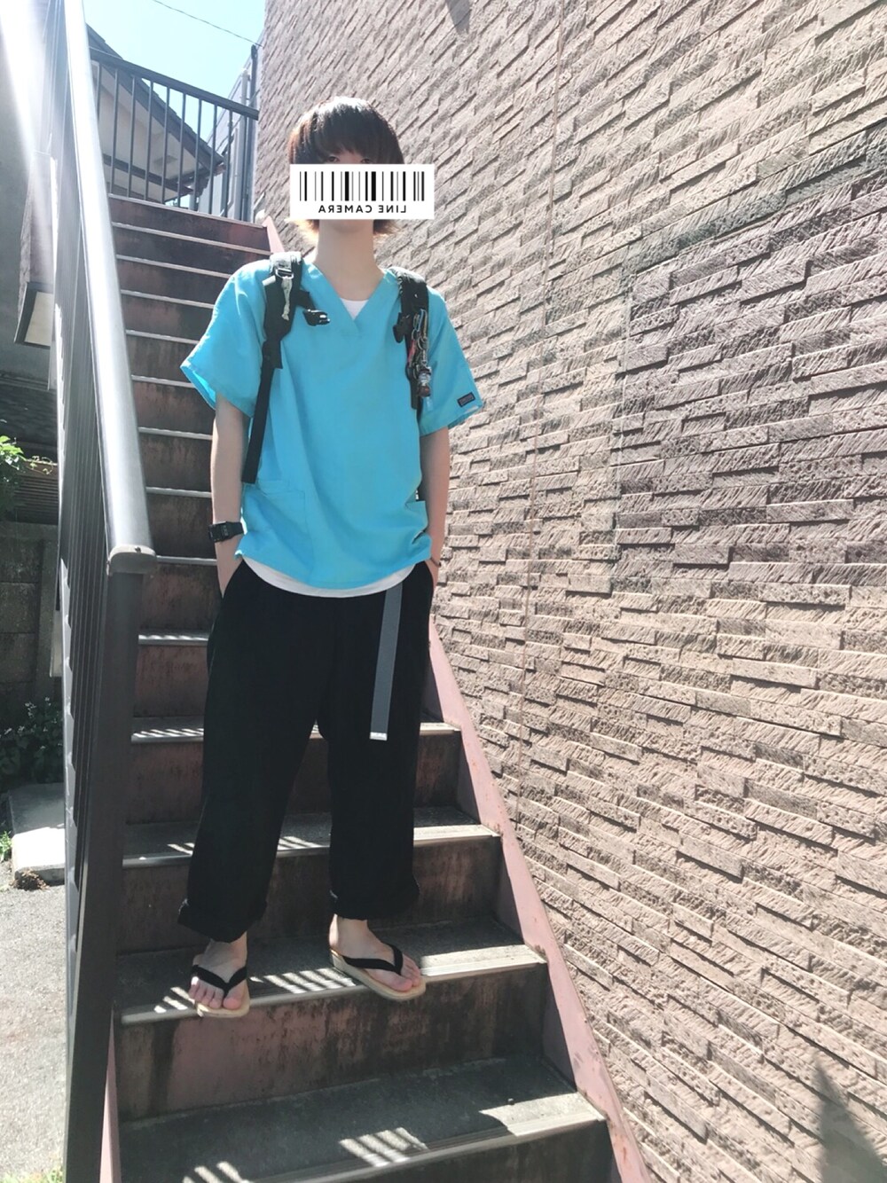 「シンプル、夏コーデ、シンプルコーデ、サンダル、スラックス、古着、ootd、used、半袖シャツ、ワイドパンツ」｜「GREGORYのGREGORY/グレゴリー DAY&A HALF 651501041（バックパック/リュック、ブラック系）」を使った、しょさん（メンズ・169cm）の春コーディネートの1枚目の写真