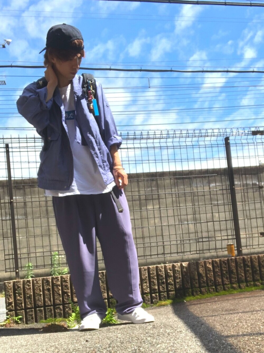 「休日スタイル、オーバーサイズ、キャップ、スラックス、セットアップ、白Tシャツ、古着コーデ、古着、銀杏BOYZ、シンプル」｜「銀杏boyzのアイテム（Tシャツ/カットソー、ホワイト系）」を使った、しょさん（メンズ・169cm）の夏コーディネートの1枚目の写真