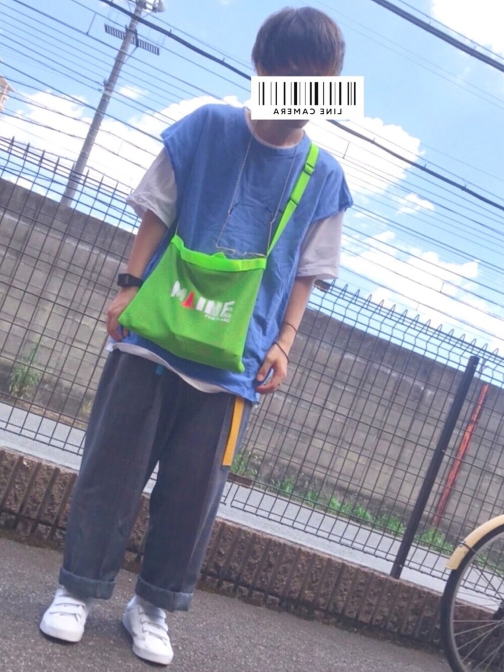 「夏セールで買いました、ビッグシルエット、summer、Tシャツ、夏、スニーカー、古着、ootd、スラックス、ベスト」｜「niko and...のメッシュショルダーバッグ（トートバッグ、グリーン系）」を使った、しょさん（メンズ・169cm）の夏コーディネートの1枚目の写真