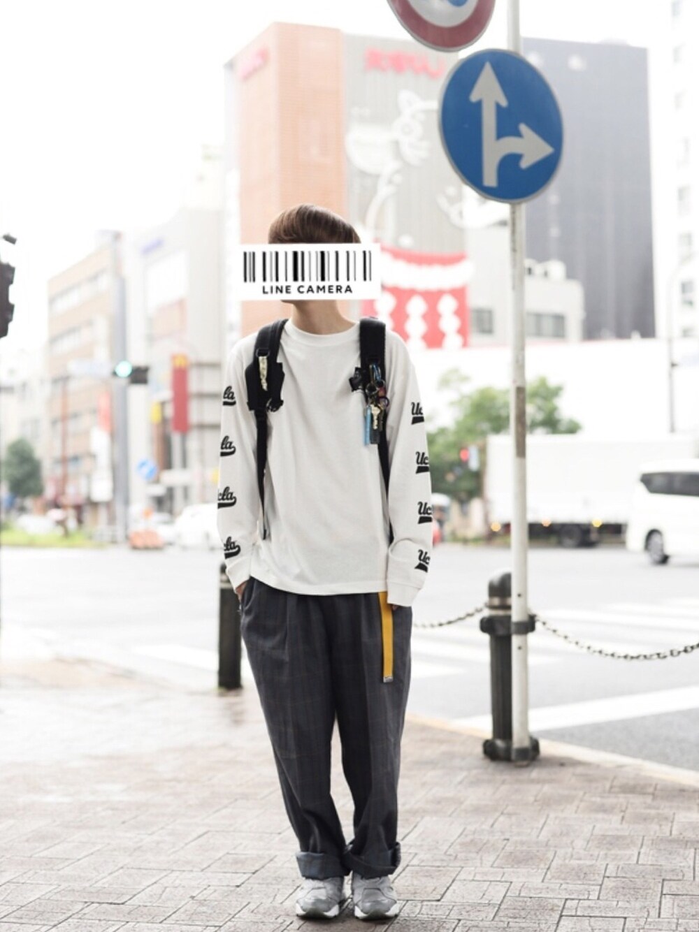 「古着、古着MIX、ニコアンド、ロンT、秋コーデ、チェックパンツ、reebok、カジュアルコーデ、シロソックス」｜「niko and...のN UCLAモノトーンロゴロンT【niko and ...】（Tシャツ/カットソー、ホワイト系）」を使った、しょさん（メンズ・169cm）の秋コーディネートの1枚目の写真