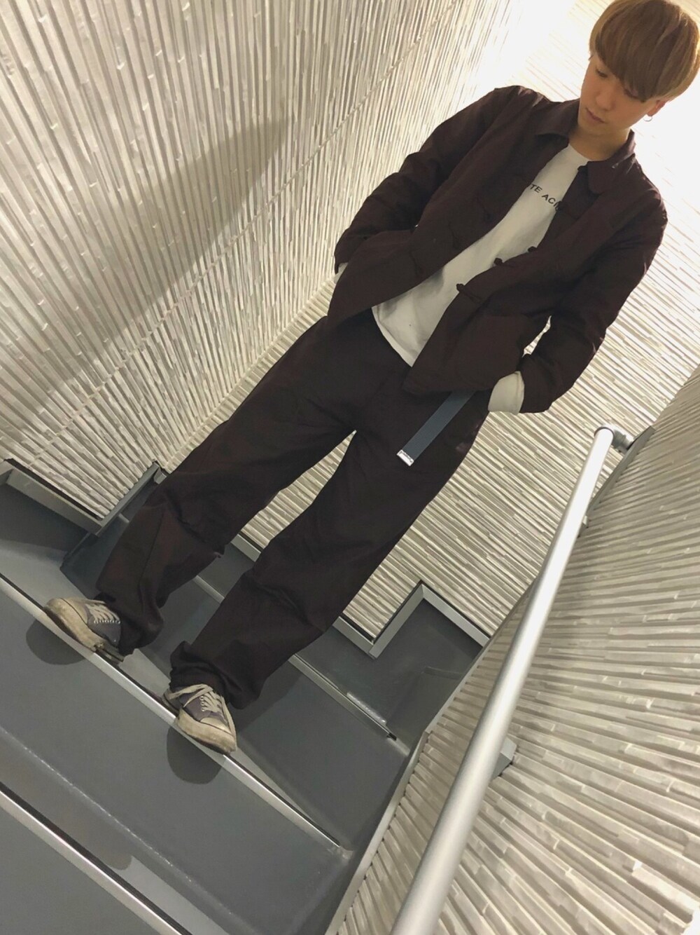 「シンプル、おしゃれさんと繋がりたい、セットアップ、チャイナシャツ、大人カジュアル、ブラウン、コンバース、古着、アイラブCONVERSE、converse」｜「fridgeの【DEAD STOCK】CHINA SHIRT SET UP（シャツ/ブラウス、ブラウン系）」を使った、しょさん（メンズ・169cm）の秋コーディネートの1枚目の写真