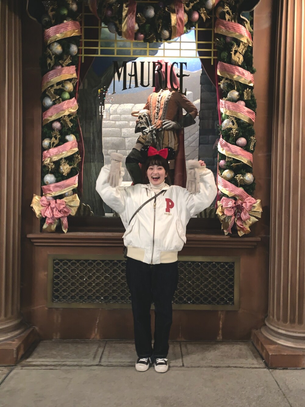「ディズニー、ディズニーコーデ、休日スタイル、低身長、ピンクハウス、PINK HOUSE」｜「PINKHOUSE CHELSEAのアイテム（ブルゾン、ホワイト系）」を使った、ｒさん（レディース・150cm）の秋コーディネートの1枚目の写真